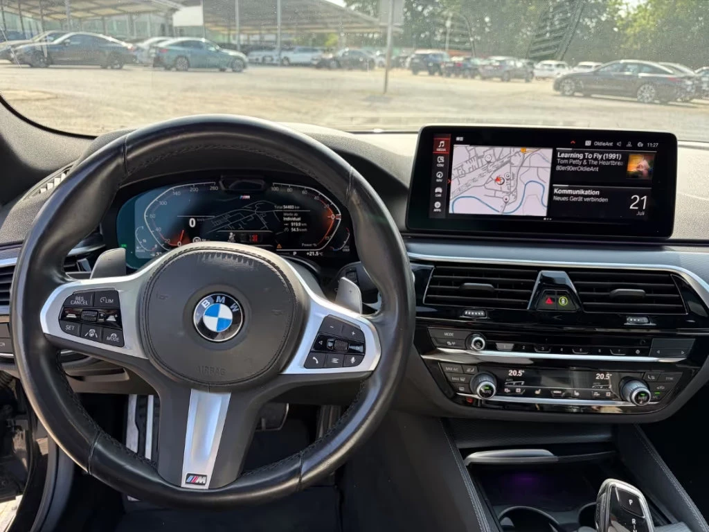BMW 530 286HP/M SPORT/19"/HUD/CAM/KLESS/PANO/749z, снимка 7 - Автомобили и джипове - 55661675