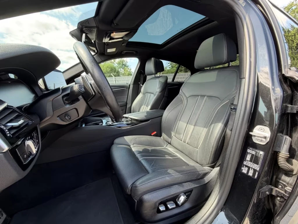 BMW 530 286HP/M SPORT/19"/HUD/CAM/KLESS/PANO/749z, снимка 10 - Автомобили и джипове - 55661675