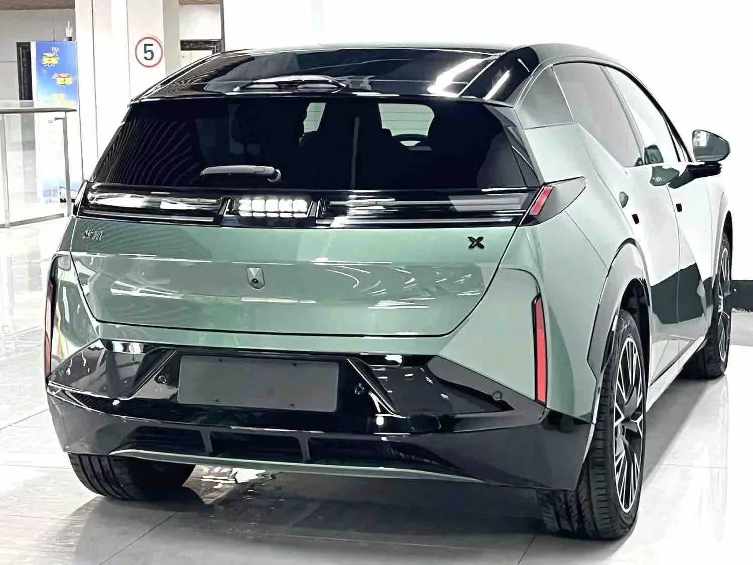 Zeekr X ZEEKR X AWD 4X4 | 428 �.�. | 66 kWh | PERFORMANCE  | Mobile.bg � ����������� 10