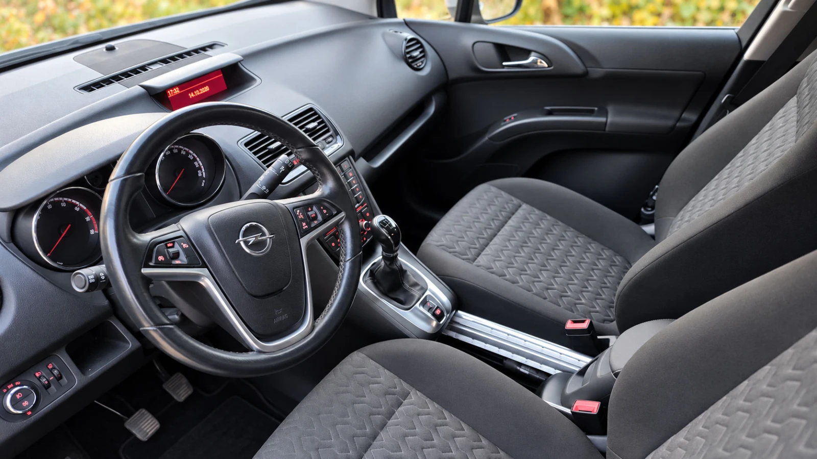 Opel Meriva 1.4 Turbo, снимка 9 - Автомобили и джипове - 56646306