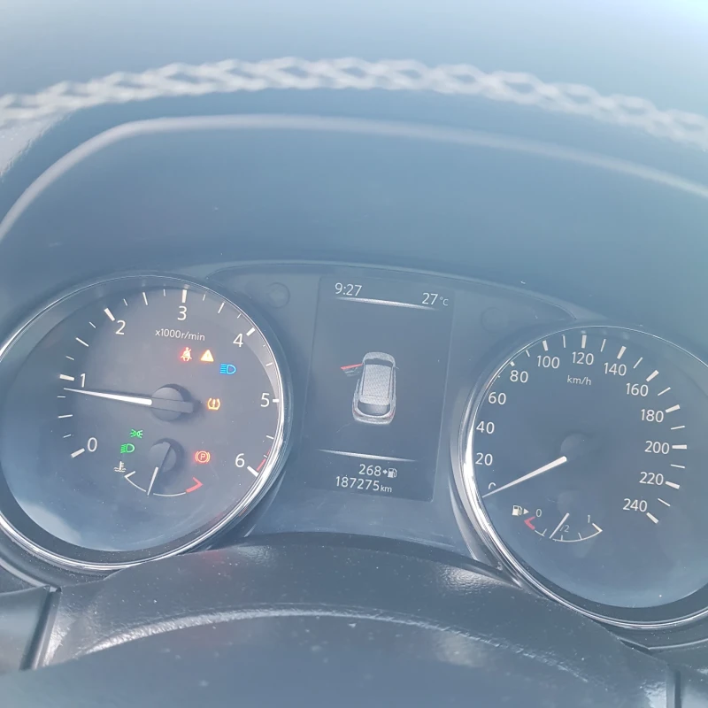 Nissan Qashqai 1.5 DCI, снимка 10 - Автомобили и джипове - 52587928