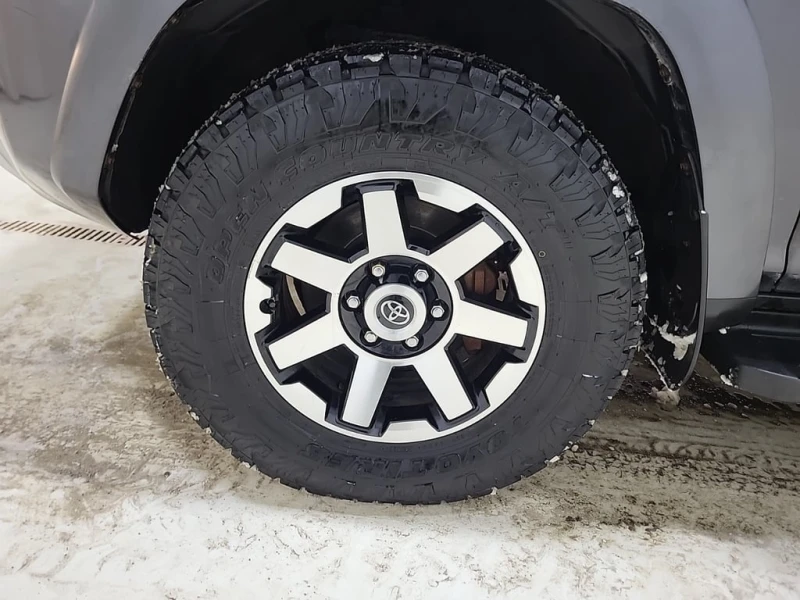 Toyota 4runner * 4WD * CARFAX * БЕЗ ПЪРВОНАЧАЛНА ВНОСКА, снимка 6 - Автомобили и джипове - 53085264