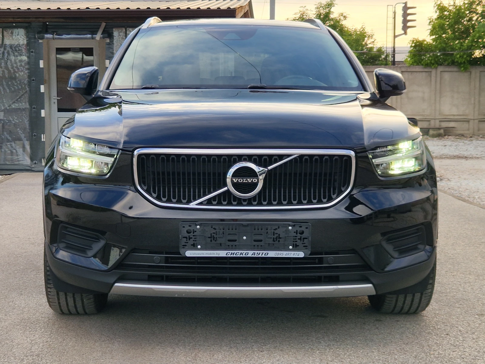 Volvo XC40 2.0 D3 R-Design * CAMERA* FUL LED* I-COCPIT - изображение 2