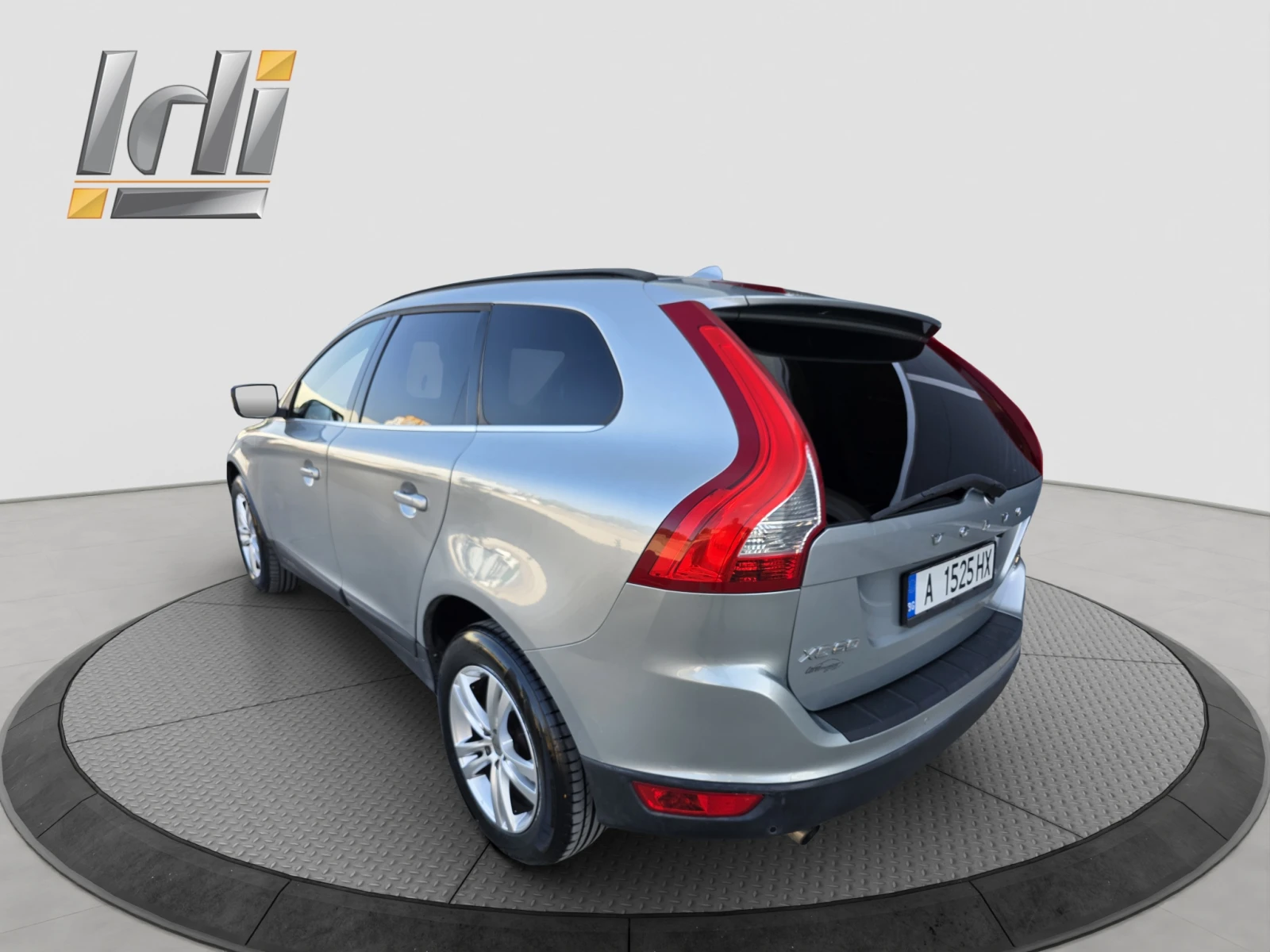 Volvo XC60 D5 4WD - изображение 4