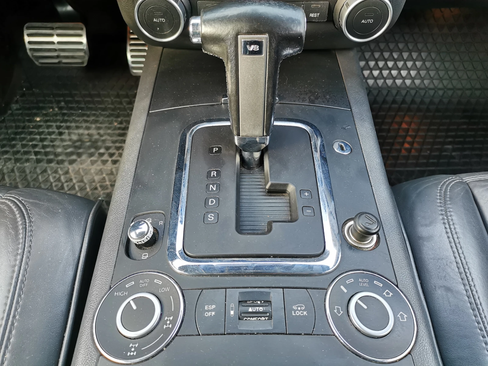 VW Touareg 4.2 310 коня ГАЗ, НАВИ, ВЪЗДУХ, снимка 13 - Автомобили и джипове - 54215480