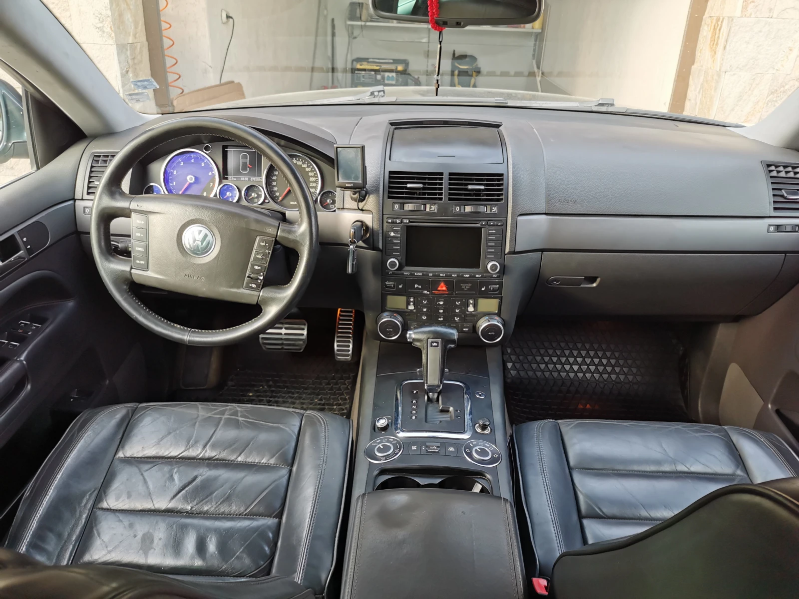 VW Touareg 4.2 310 коня ГАЗ, НАВИ, ВЪЗДУХ, снимка 11 - Автомобили и джипове - 54215480