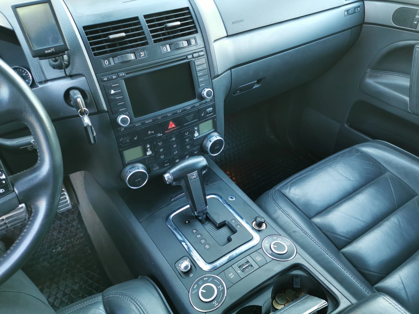 VW Touareg 4.2 310 коня ГАЗ, НАВИ, ВЪЗДУХ, снимка 10 - Автомобили и джипове - 54215480