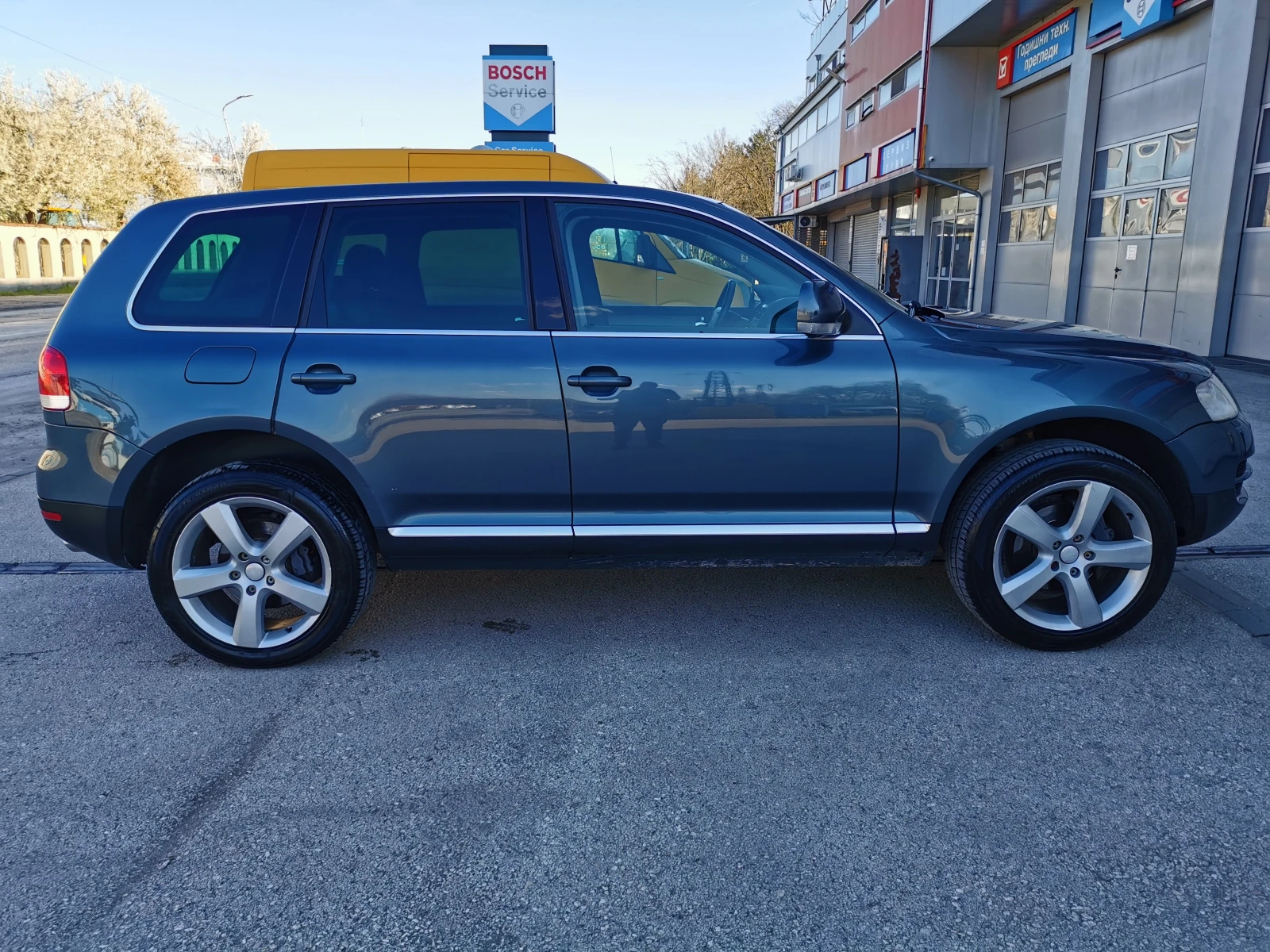 VW Touareg 4.2 310 коня ГАЗ, НАВИ, ВЪЗДУХ, снимка 4 - Автомобили и джипове - 54215480