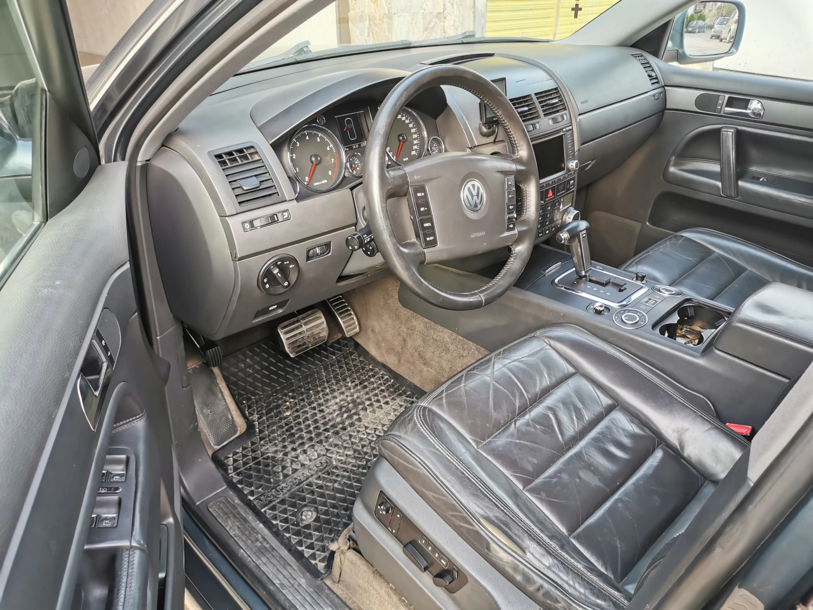 VW Touareg 4.2 310 коня ГАЗ, НАВИ, ВЪЗДУХ, снимка 9 - Автомобили и джипове - 54215480