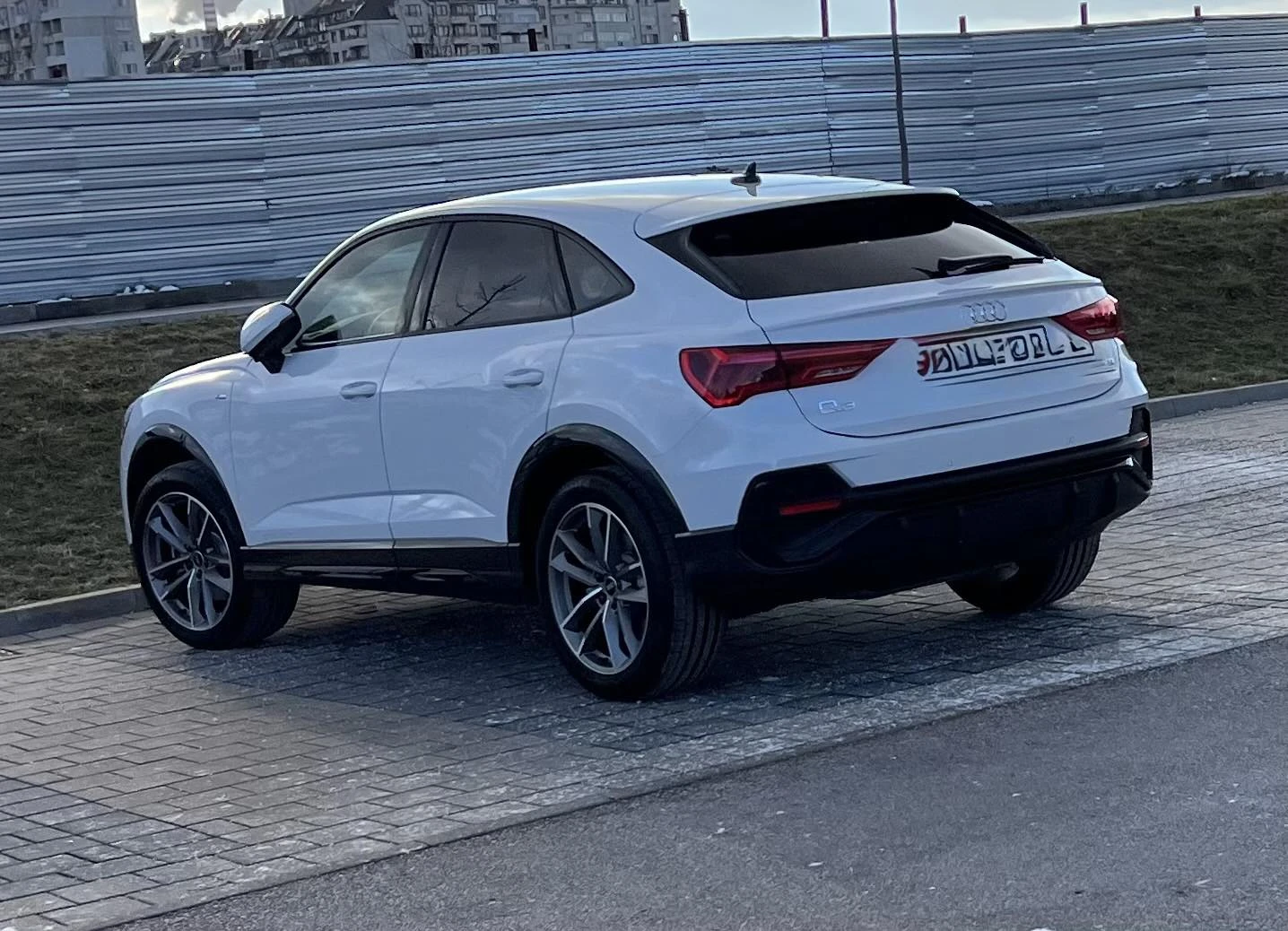 Audi Q3 Sportback, снимка 2 - Автомобили и джипове - 54372884