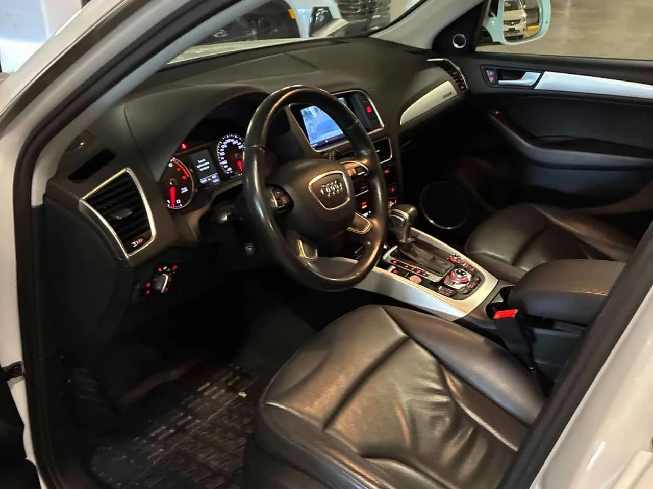 Audi SQ5 * 3.0T Technik * CARFAX * KEYLESS * КЛИП НА МОТОРА, снимка 5 - Автомобили и джипове - 54322813