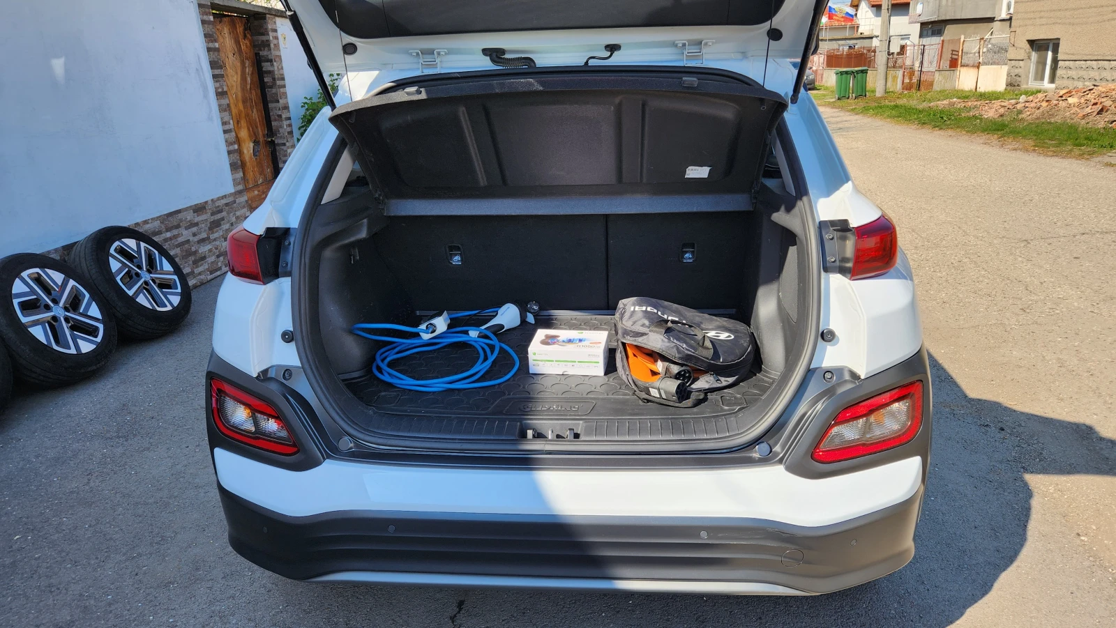 Hyundai Kona 64 kWh, снимка 13 - Автомобили и джипове - 55965698