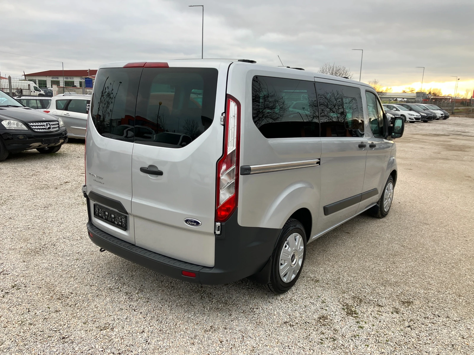 Ford Transit 2.2 TDCI- 9местен - изображение 6