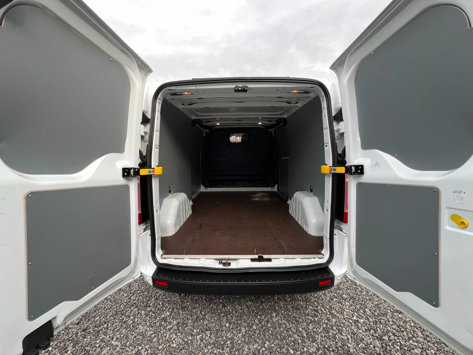 Ford Transit 2.0TDCi ����� ����/3-������/LED/PDC/����. �������/ | Mobile.bg � ����������� 9