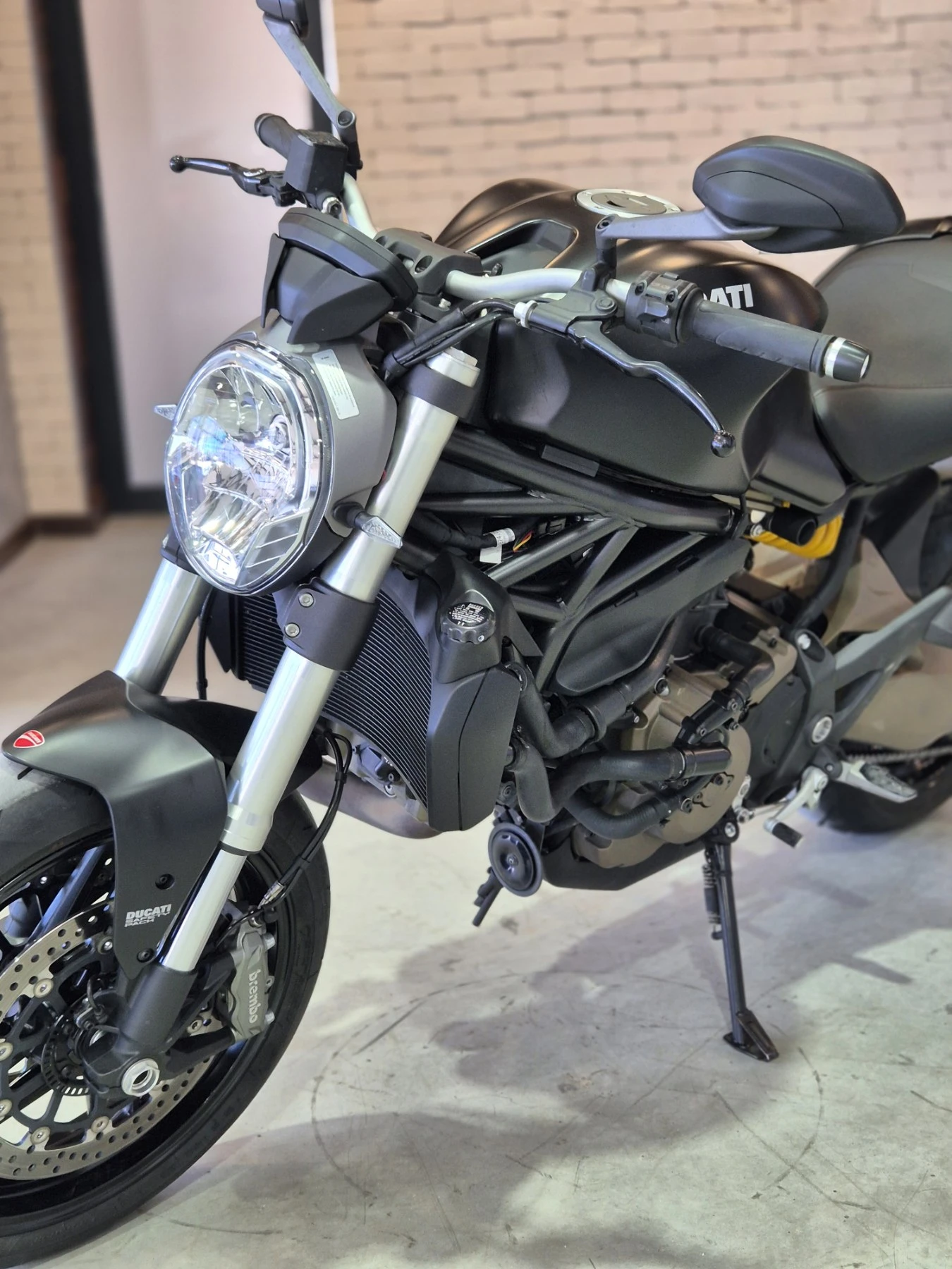 Ducati Monster 821 ABS 29000км! СЕРВИЗНА ИСТ. Нов внос ШВЕЙЦАРИЯ!, снимка 10 - Мотоциклети и мототехника - 54111458