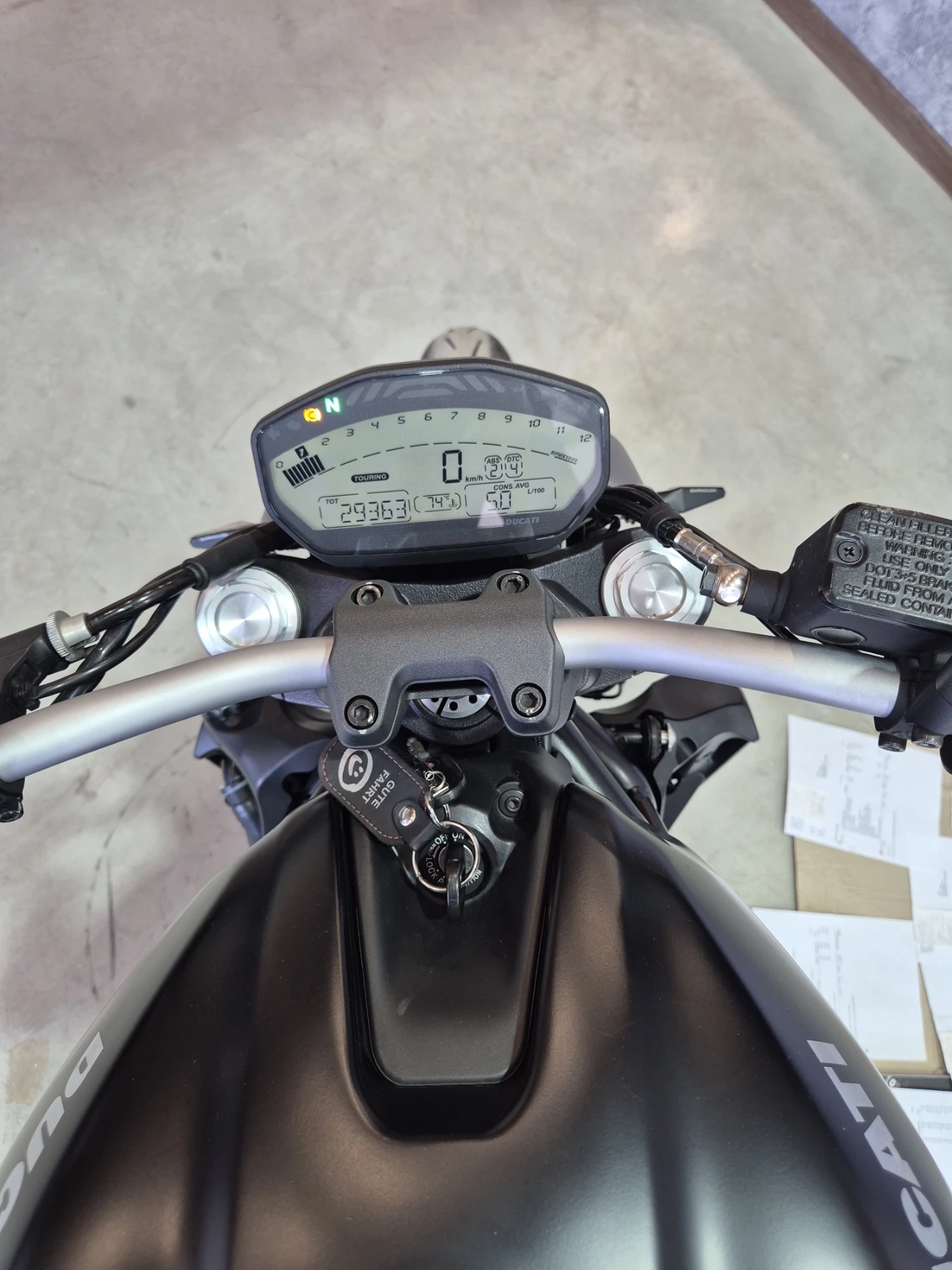 Ducati Monster 821 ABS 29000км! СЕРВИЗНА ИСТ. Нов внос ШВЕЙЦАРИЯ!, снимка 17 - Мотоциклети и мототехника - 54111458