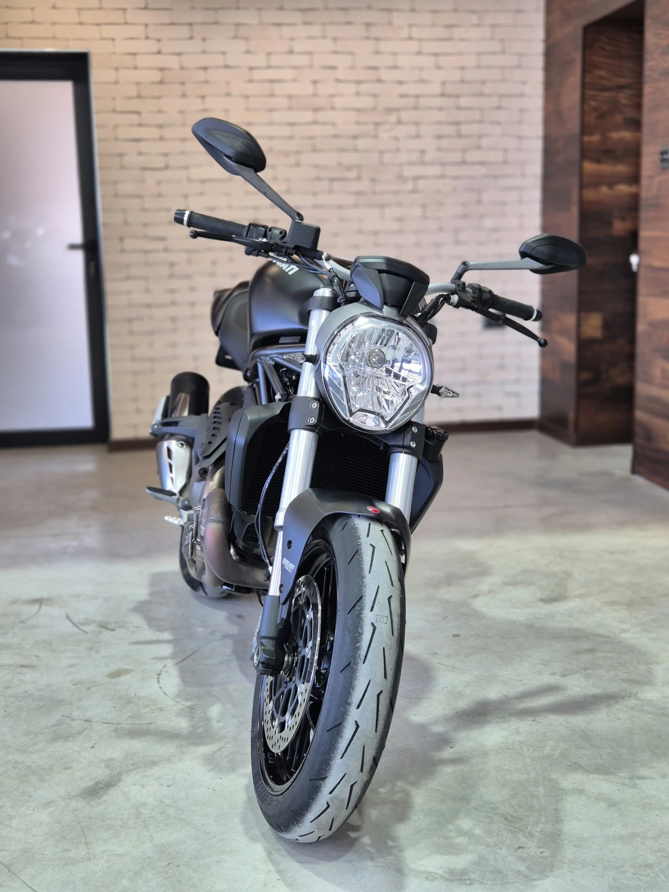 Ducati Monster 821 ABS 29000км! СЕРВИЗНА ИСТ. Нов внос ШВЕЙЦАРИЯ!, снимка 2 - Мотоциклети и мототехника - 54111458