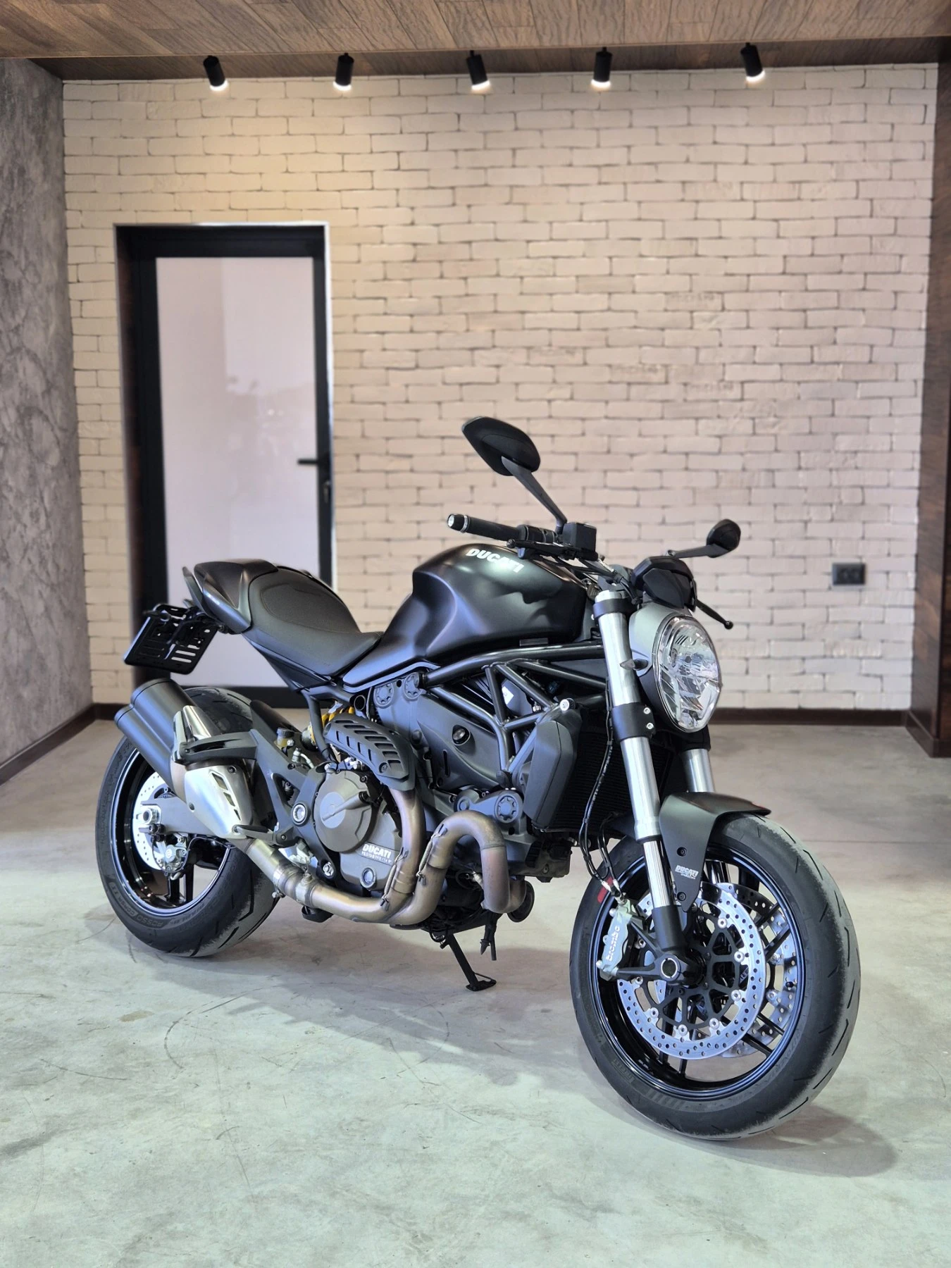 Ducati Monster 821 ABS 29000км! СЕРВИЗНА ИСТ. Нов внос ШВЕЙЦАРИЯ!