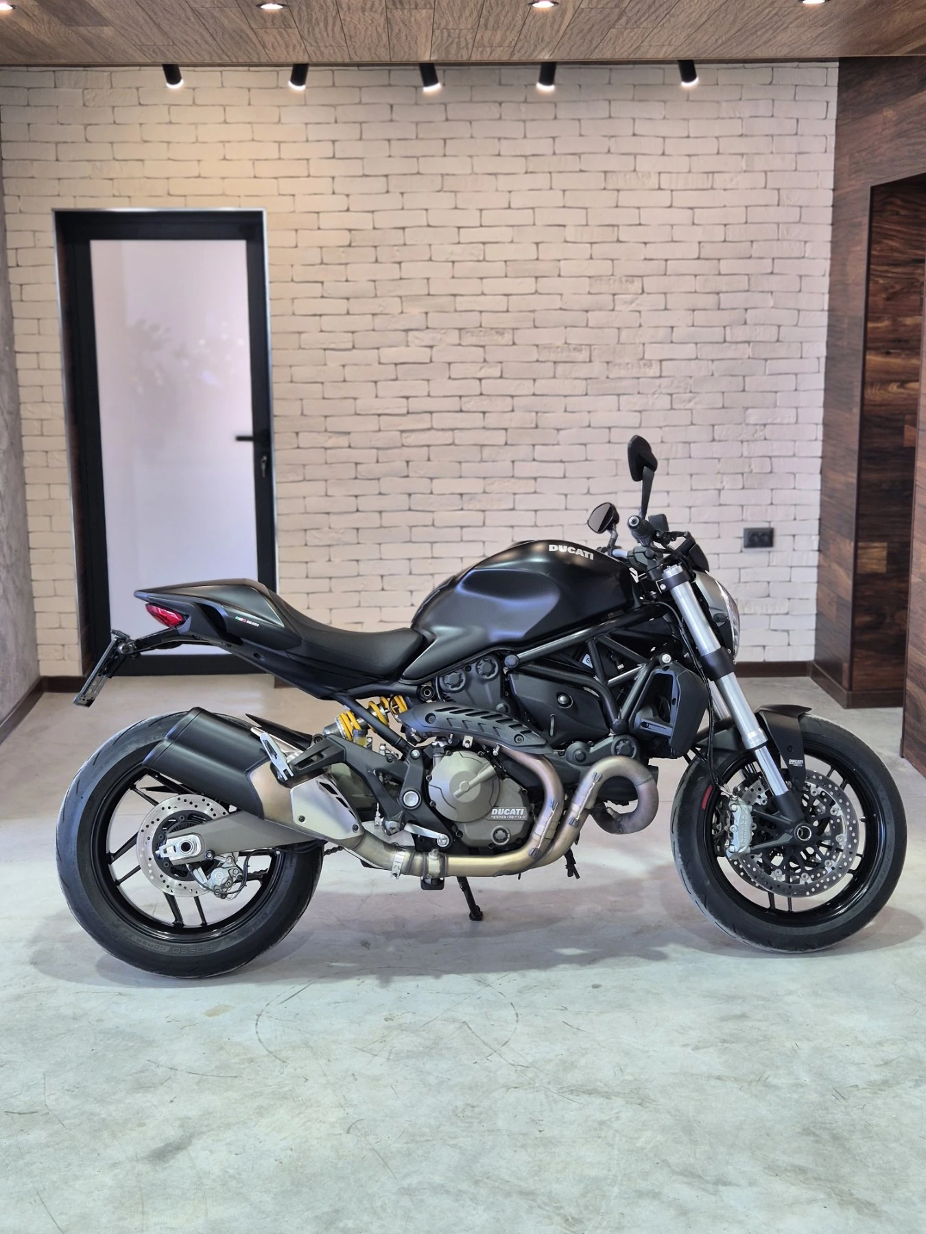 Ducati Monster 821 ABS 29000км! СЕРВИЗНА ИСТ. Нов внос ШВЕЙЦАРИЯ!, снимка 4 - Мотоциклети и мототехника - 54111458