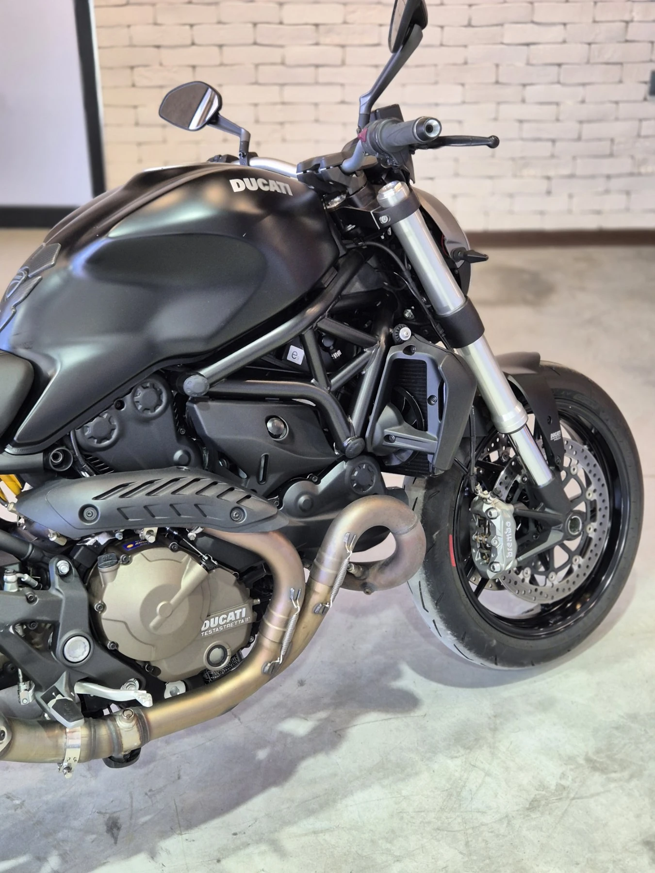 Ducati Monster 821 ABS 29000км! СЕРВИЗНА ИСТ. Нов внос ШВЕЙЦАРИЯ!, снимка 11 - Мотоциклети и мототехника - 54111458