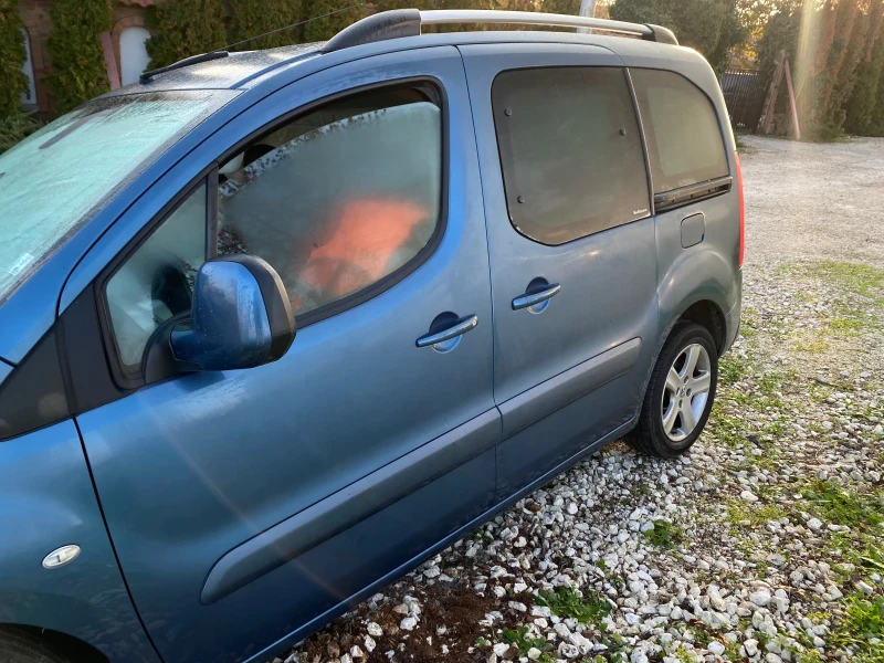 Citroen Berlingo 1.6 hdi КАТАСТРОФИРАЛА, снимка 4 - Автомобили и джипове - 47759590