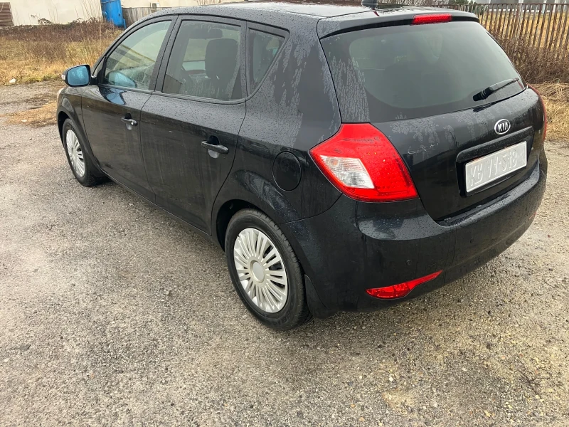 Kia Ceed 1.6/6ск./Отлична , снимка 4 - Автомобили и джипове - 49327314