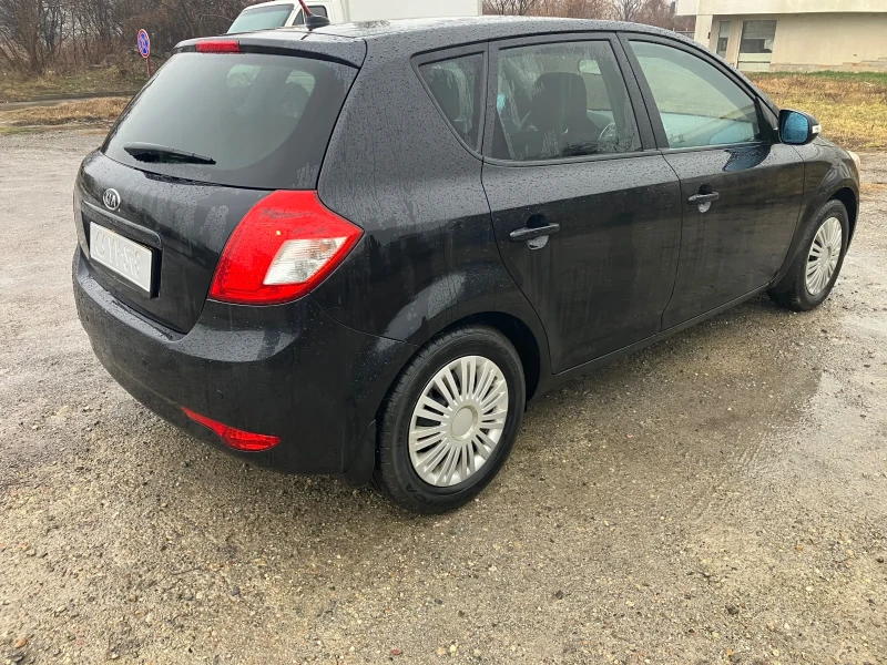 Kia Ceed 1.6/6ск./Отлична , снимка 3 - Автомобили и джипове - 49327314