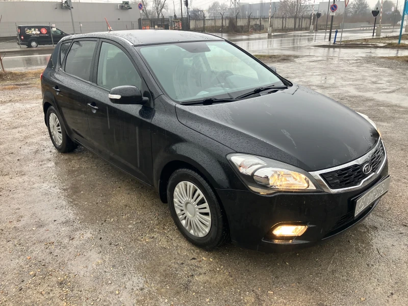 Kia Ceed 1.6/6ск./Отлична , снимка 2 - Автомобили и джипове - 49327314