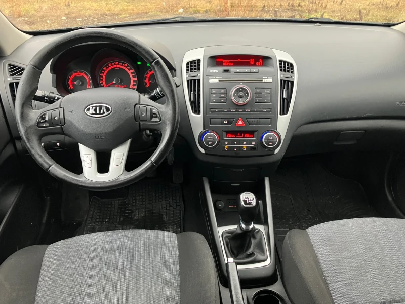 Kia Ceed 1.6/6ск./Отлична , снимка 7 - Автомобили и джипове - 49327314