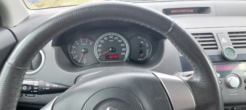 Suzuki Swift LPG   1, 3 i  93000km., снимка 11 - Автомобили и джипове - 52036516