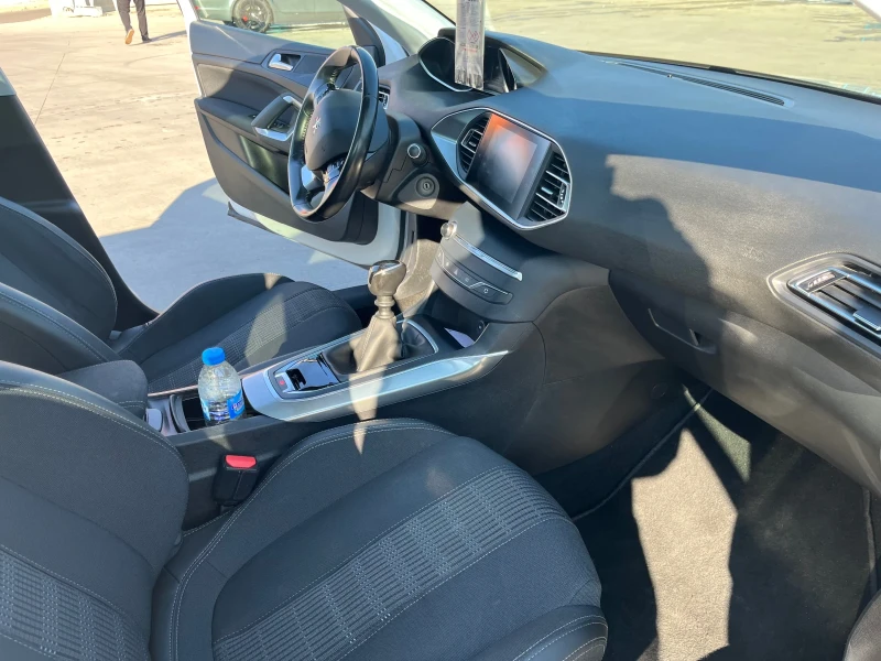 Peugeot 308 SW 1.5, снимка 14 - Автомобили и джипове - 52297115