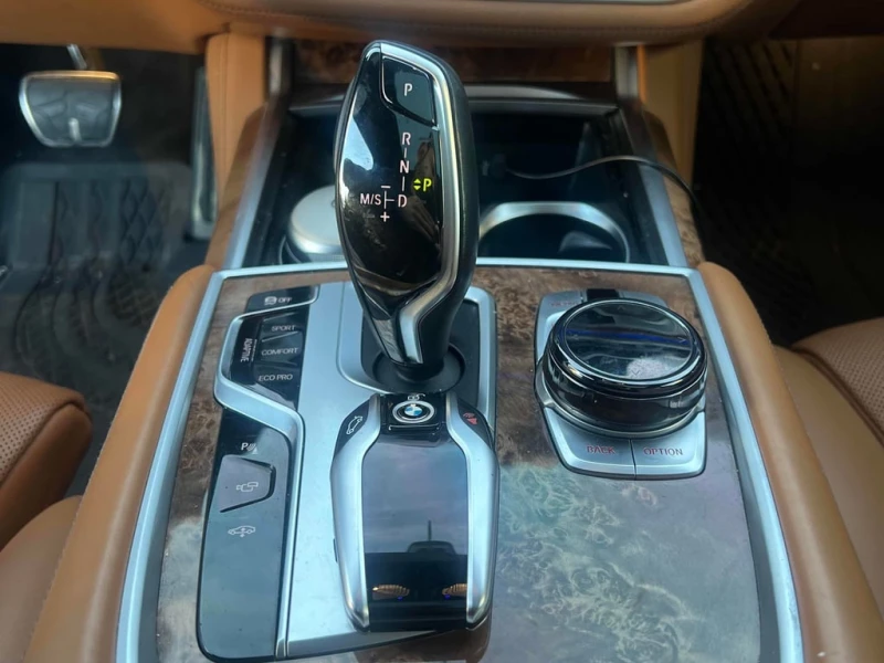 BMW 750 * 750i xDrive * CARFAX * ЦЕНА ДО БГ, снимка 9 - Автомобили и джипове - 53035285