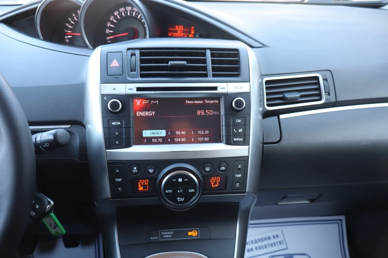 Toyota Verso 1.6i, снимка 13 - Автомобили и джипове - 53152521