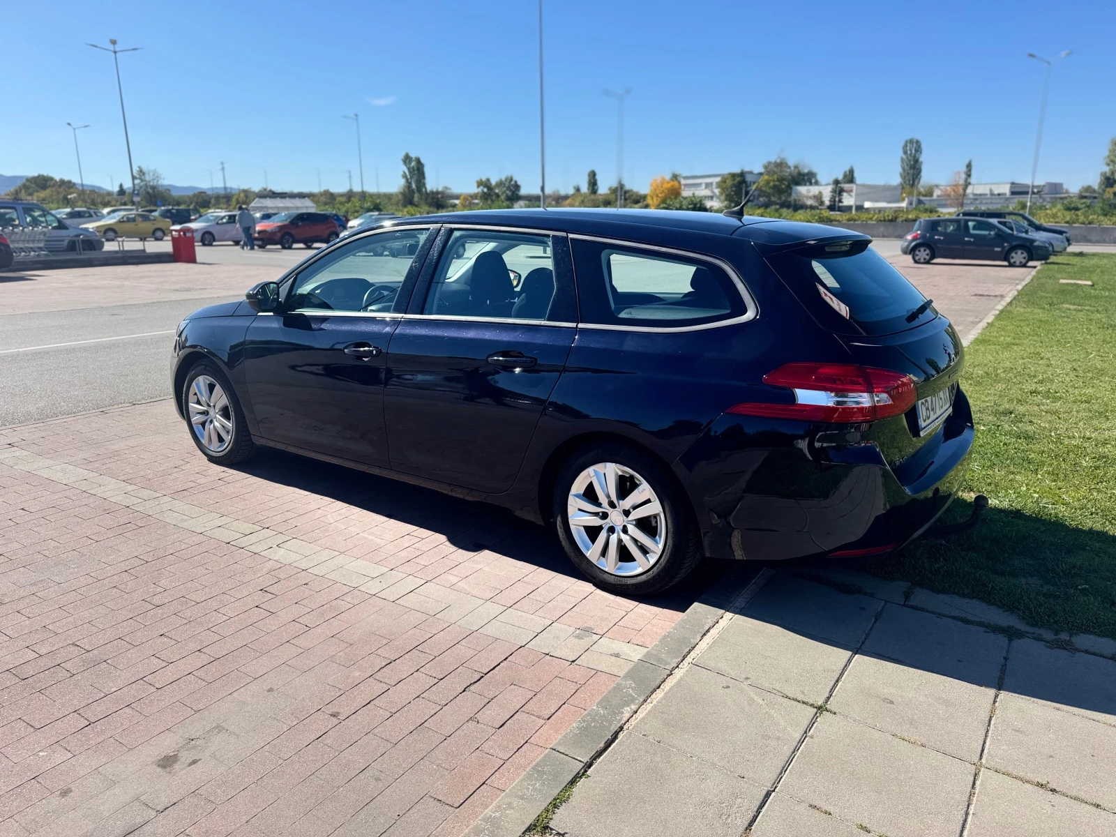 Peugeot 308 1, 6 Blue HDI - изображение 4