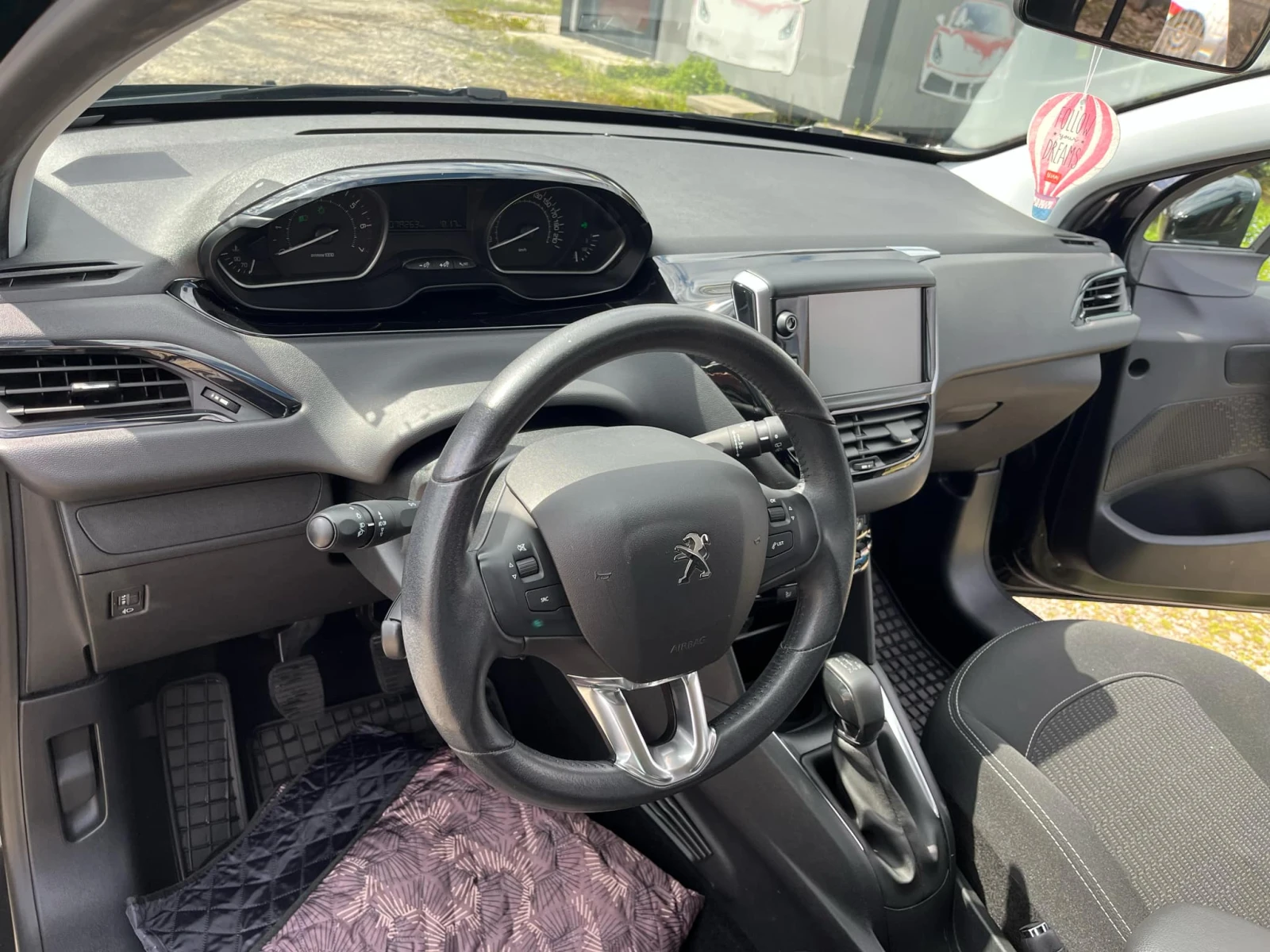 Peugeot 208 1.2 VTi 82 hp, 78 000 км, първи собственик от СФА - изображение 8