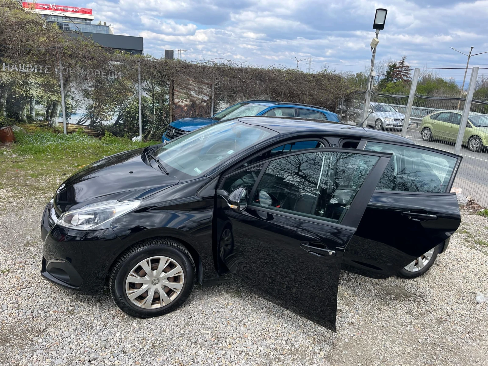 Peugeot 208 1.2 VTi 82 hp, 78 000 км, първи собственик от СФА - изображение 5