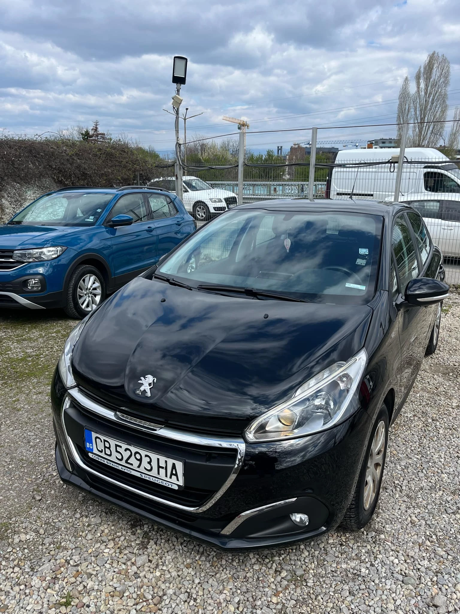 Peugeot 208 1.2 VTi 82 hp, 78 000 км, първи собственик от СФА - изображение 3