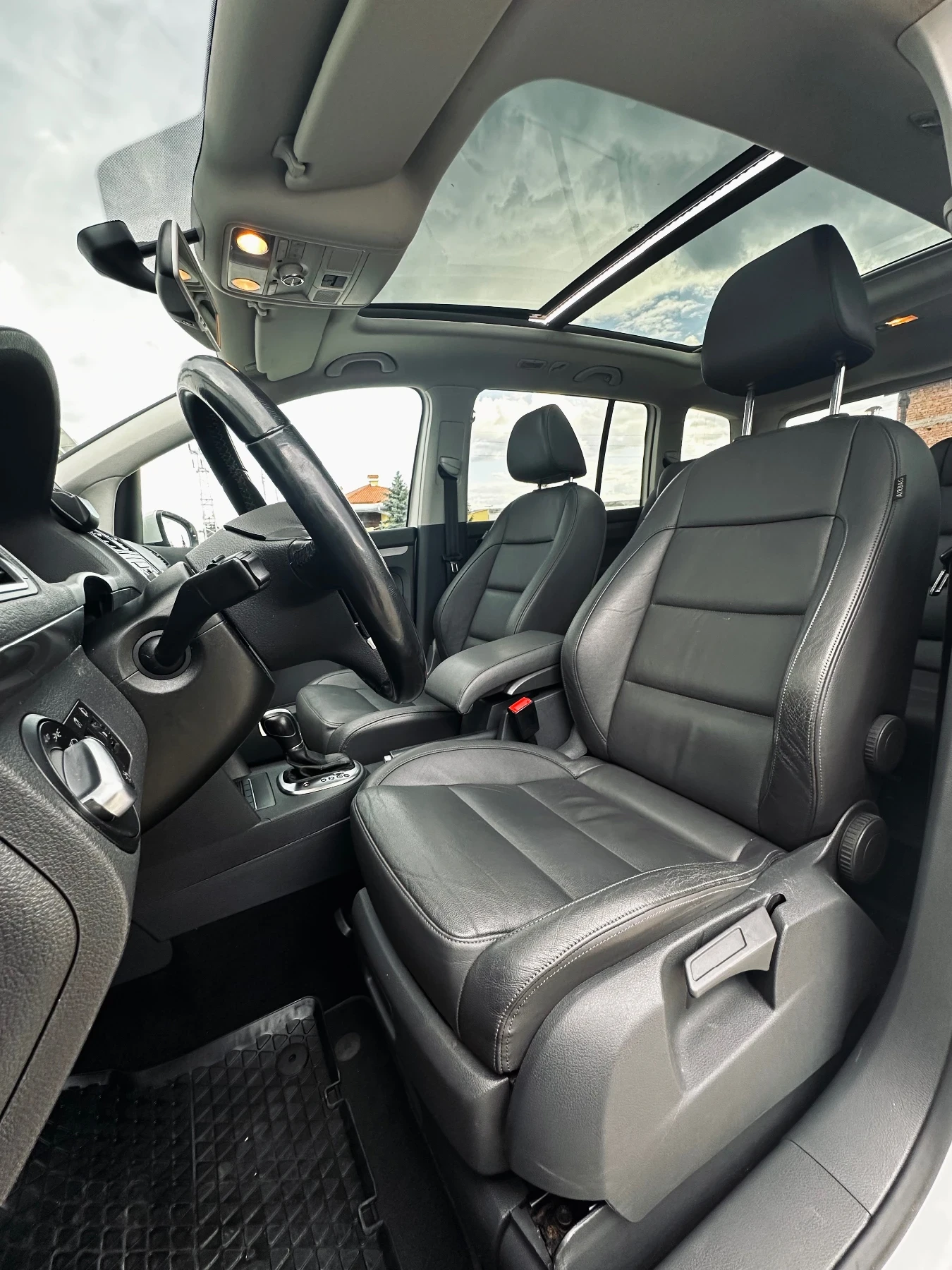 VW Touran * CrossTouran* Pano/Navi/Печка/З.Камера/Кожа - изображение 10