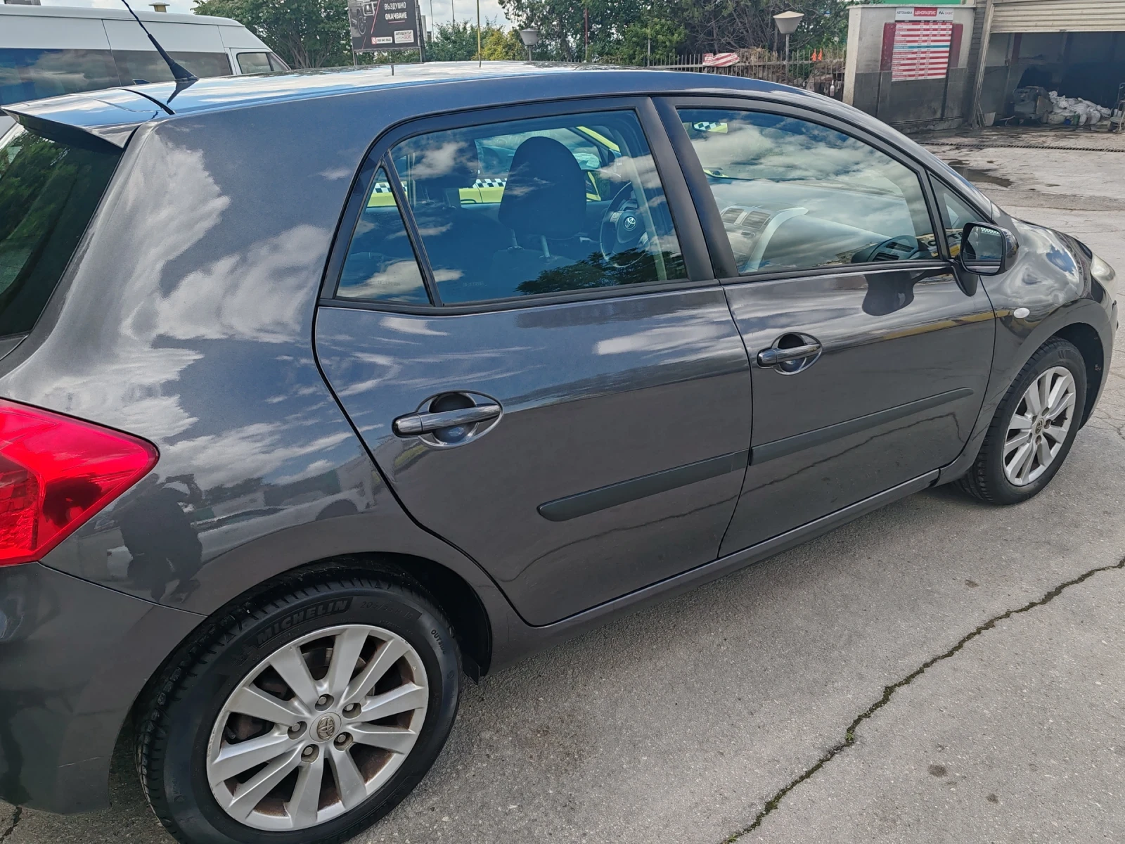 Toyota Auris  - изображение 3