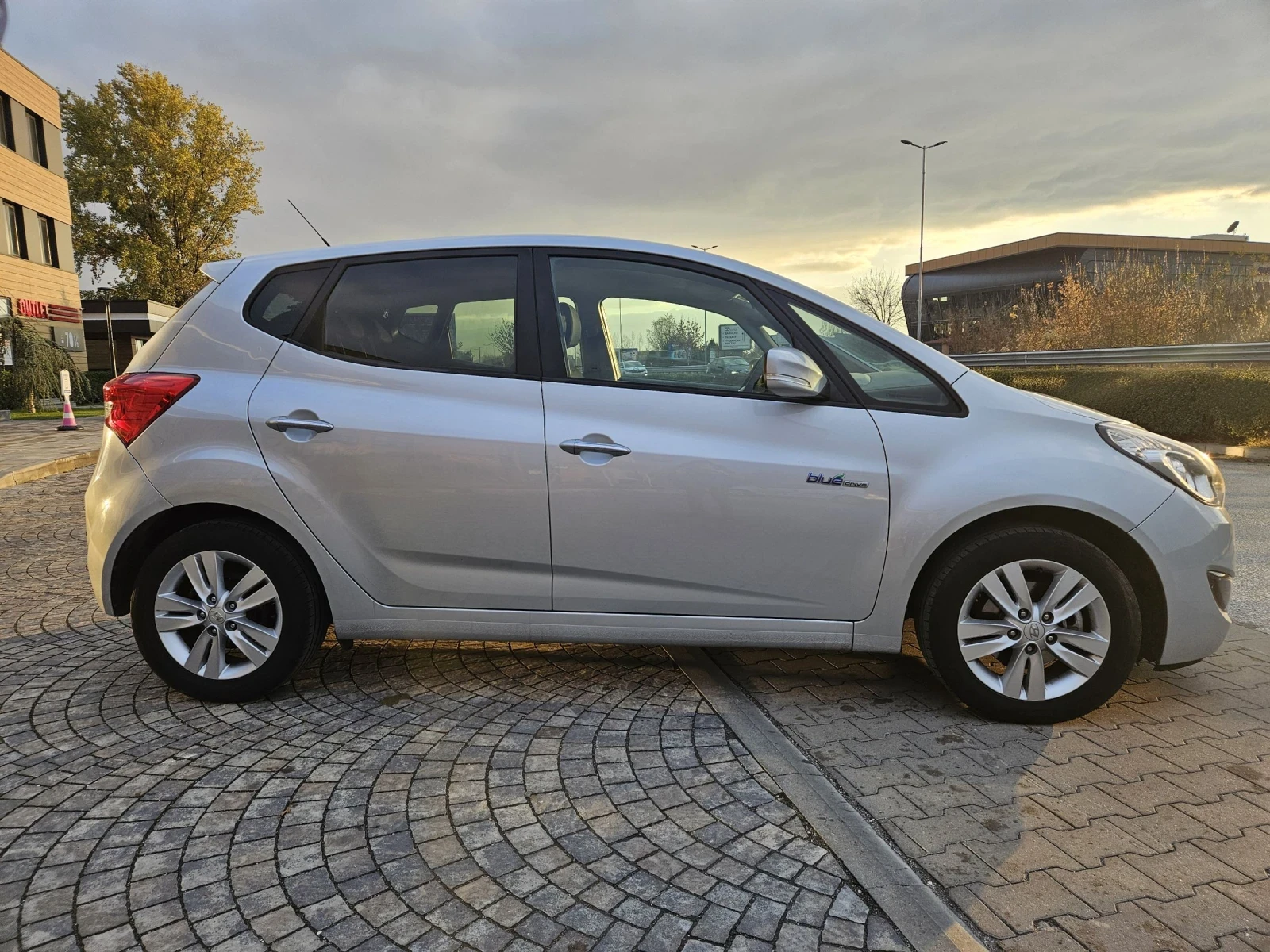 Hyundai Ix20 1.6i SWISS EDITION , снимка 5 - Автомобили и джипове - 53881924