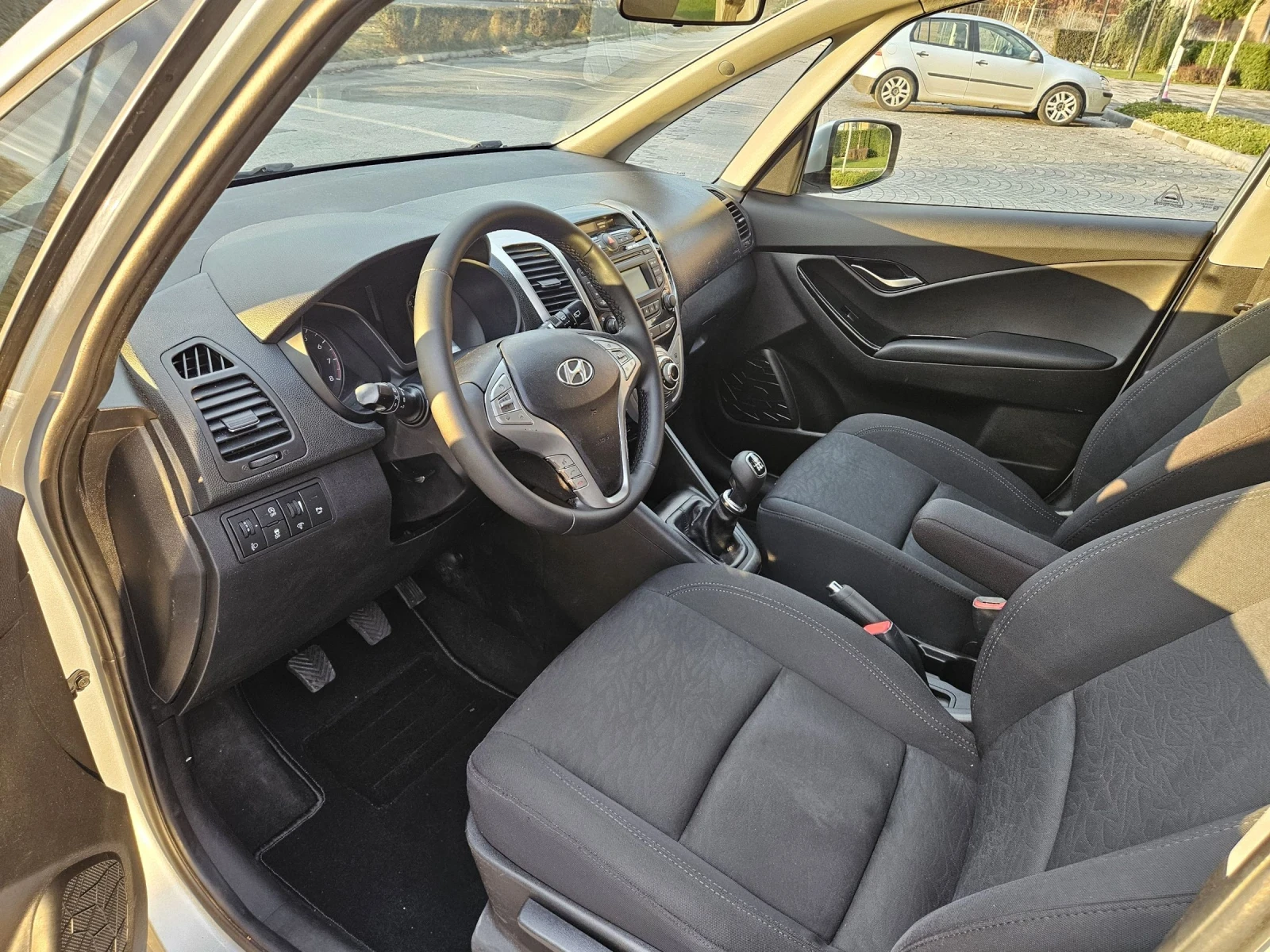 Hyundai Ix20 1.6i SWISS EDITION , снимка 7 - Автомобили и джипове - 53881924
