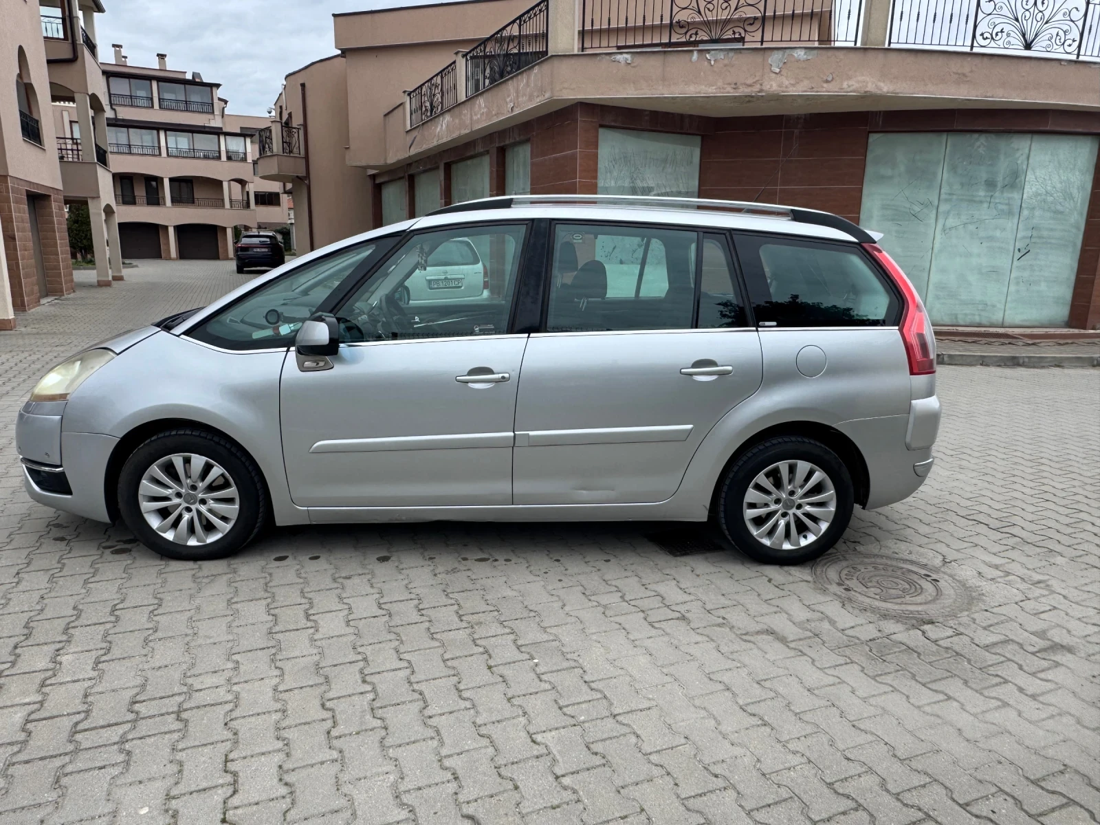 Citroen C4 Picasso, снимка 7 - Автомобили и джипове - 54315948