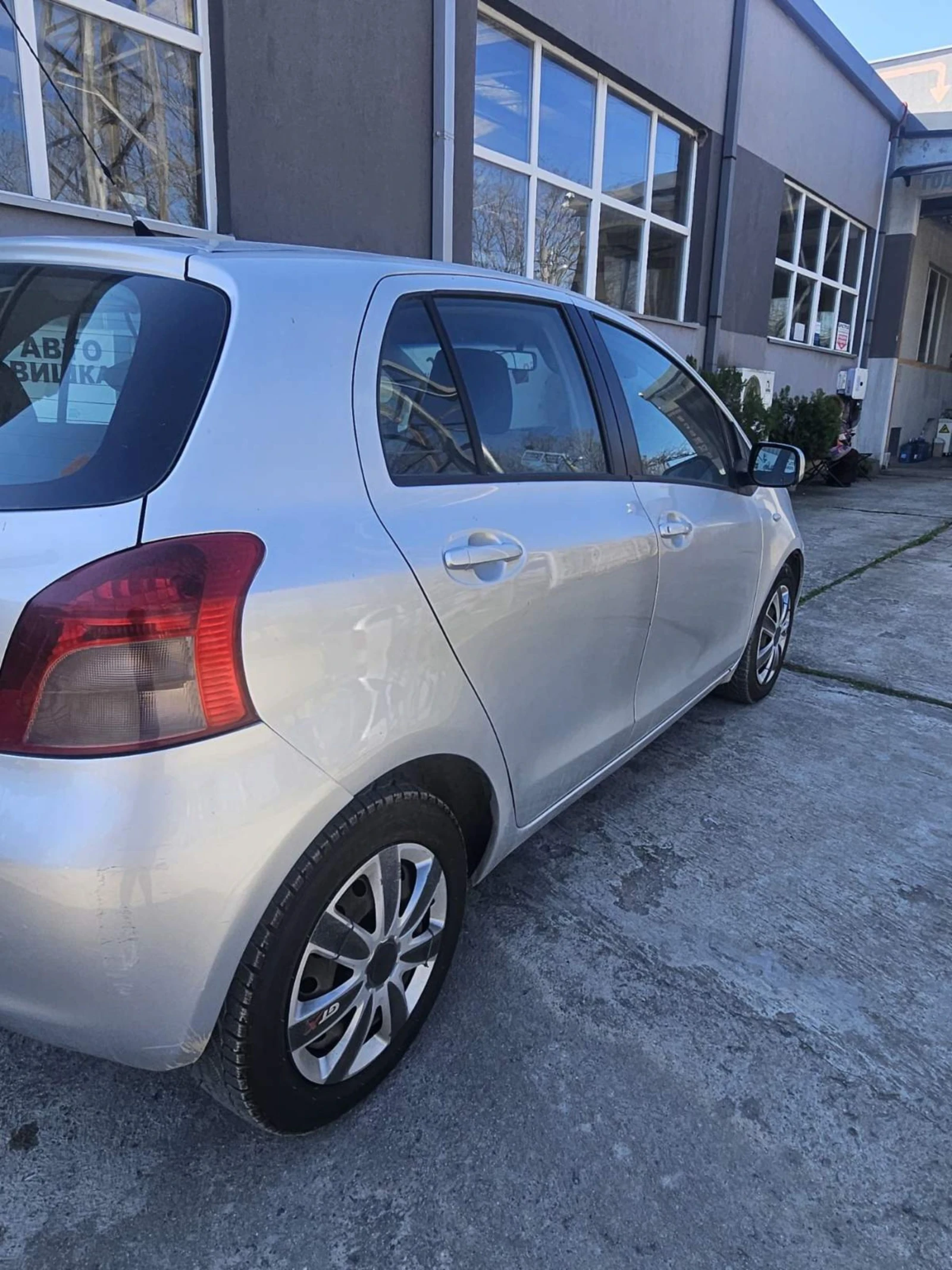 Toyota Yaris, снимка 5 - Автомобили и джипове - 54113772