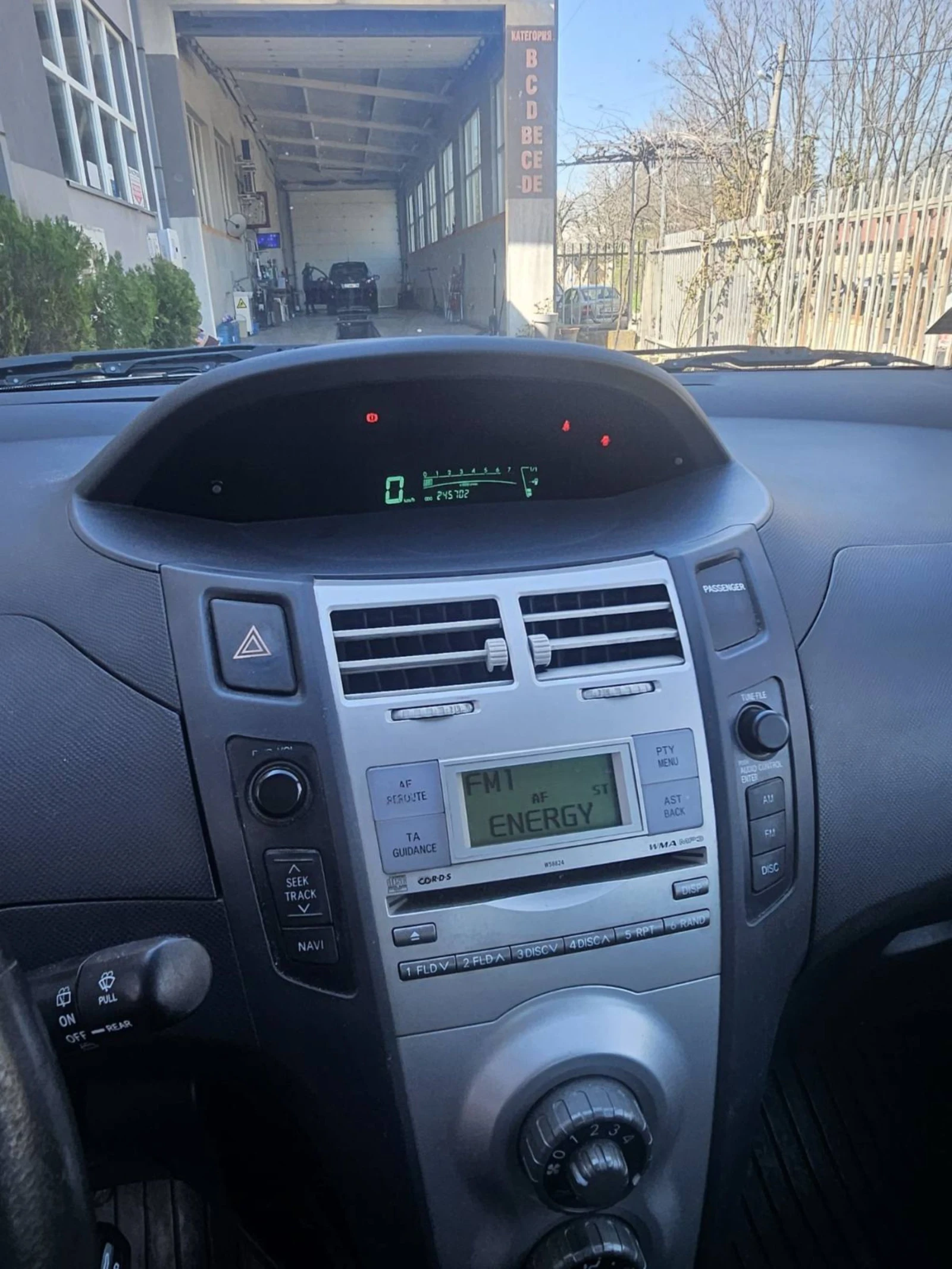 Toyota Yaris, снимка 9 - Автомобили и джипове - 54113772