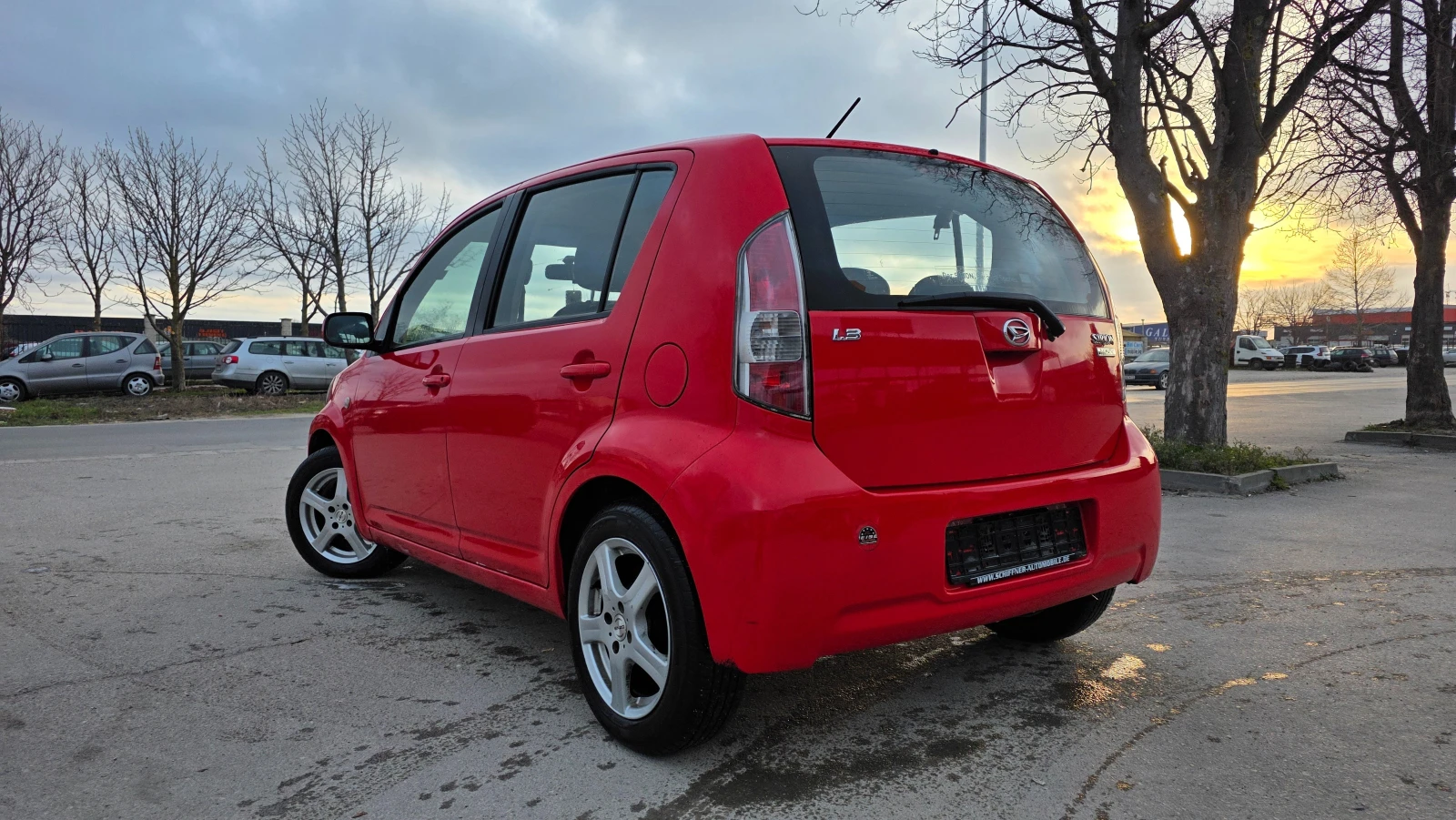 Daihatsu Sirion БЕЗУПРЕЧНА , снимка 4 - Автомобили и джипове - 54209292