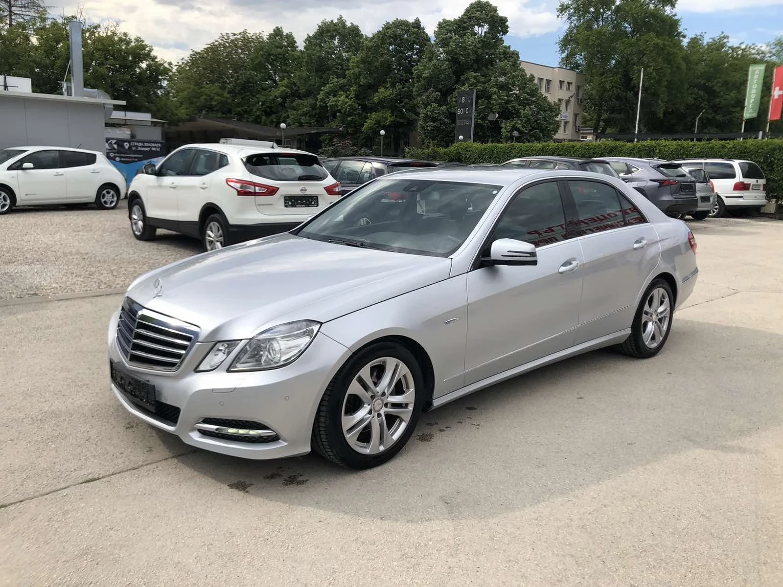Mercedes-Benz E 220 FACELIFT ANANGARDE LED, снимка 5 - Автомобили и джипове - 54570931