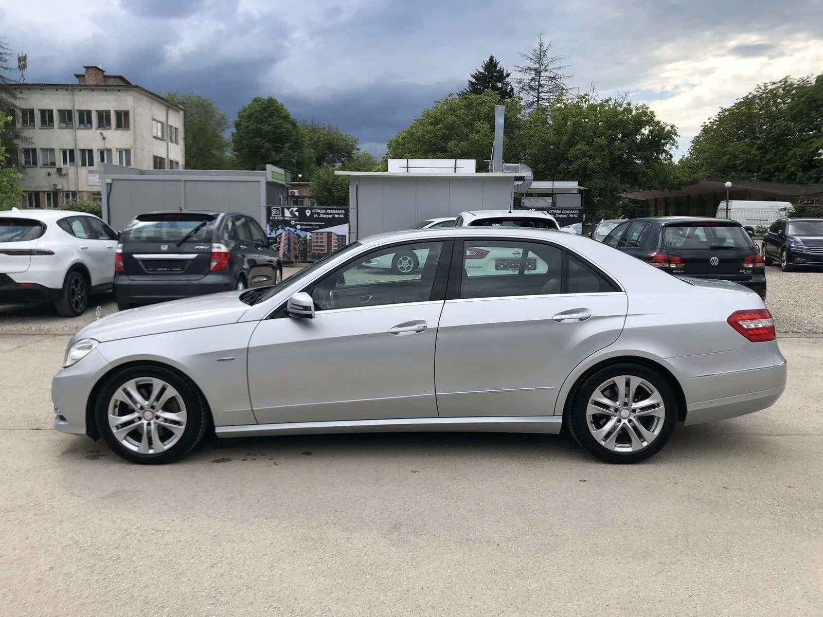 Mercedes-Benz E 220 FACELIFT ANANGARDE LED, снимка 7 - Автомобили и джипове - 54570931
