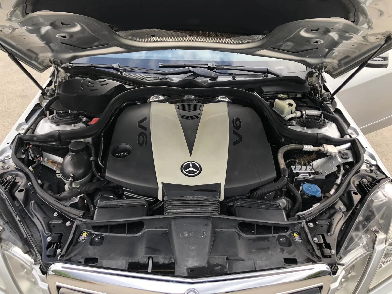 Mercedes-Benz E 220 FACELIFT ANANGARDE LED, снимка 17 - Автомобили и джипове - 54570931