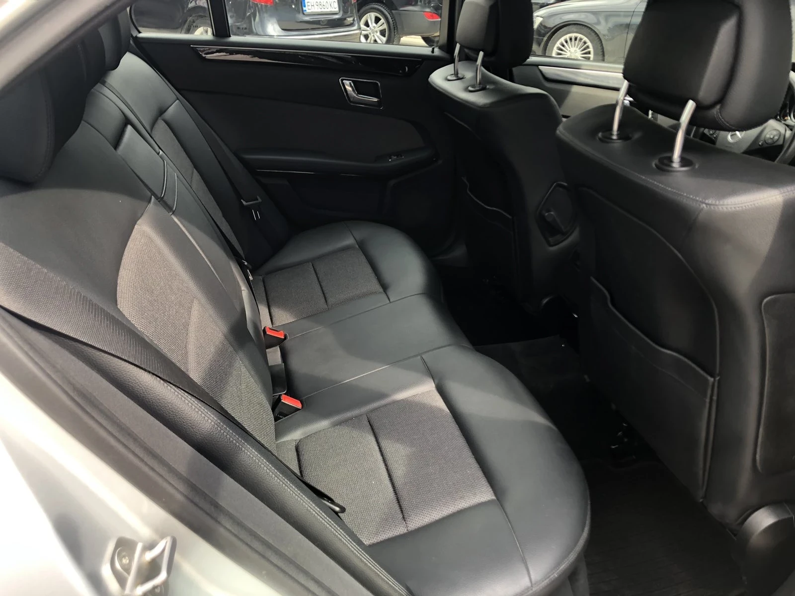Mercedes-Benz E 220 FACELIFT ANANGARDE LED, снимка 15 - Автомобили и джипове - 54570931
