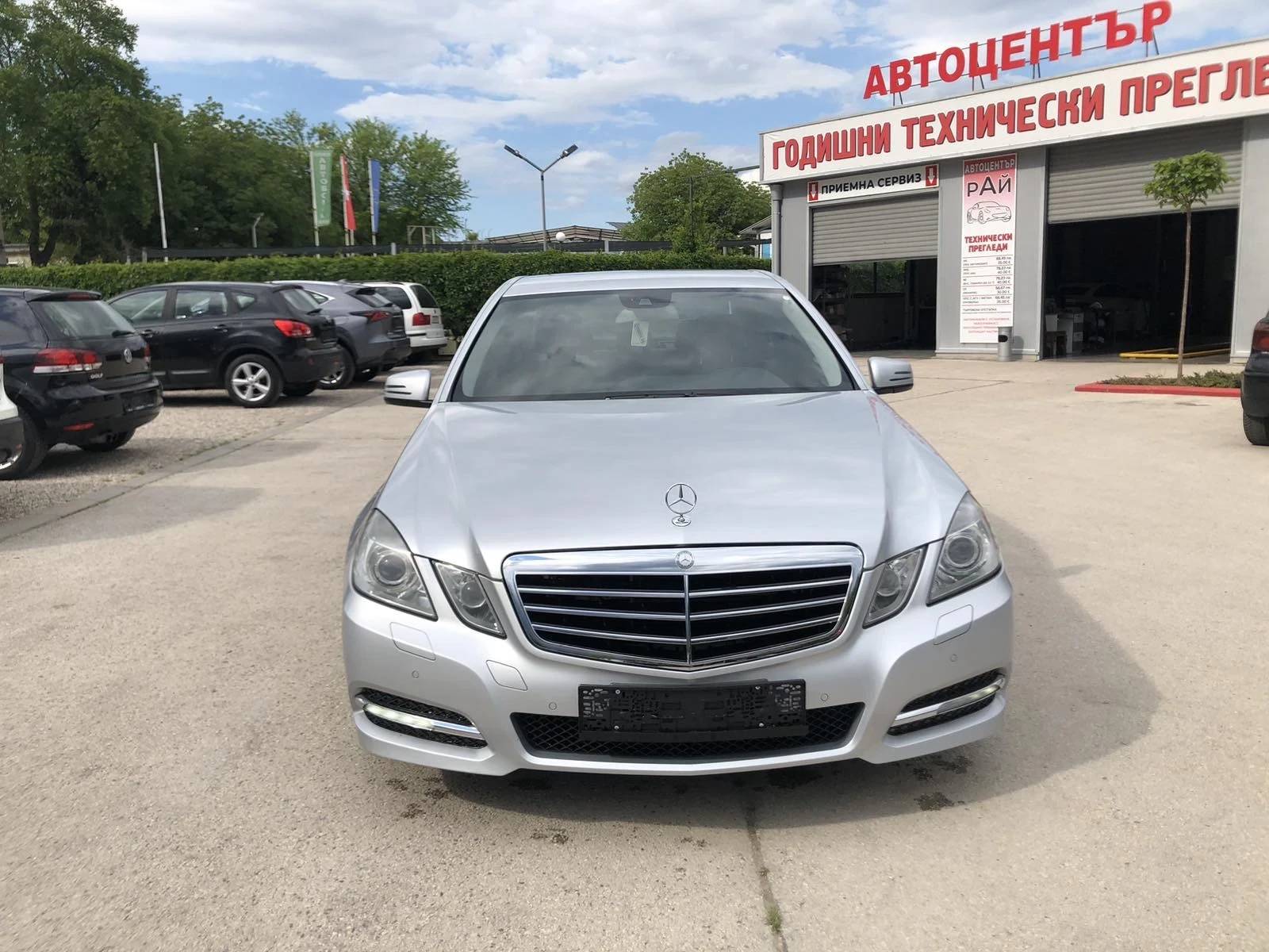 Mercedes-Benz E 220 FACELIFT ANANGARDE LED, снимка 2 - Автомобили и джипове - 54570931